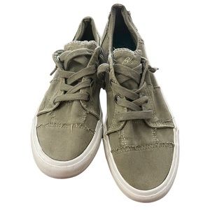 Blowfish Malibu distressed Sneakers women’s 9.5